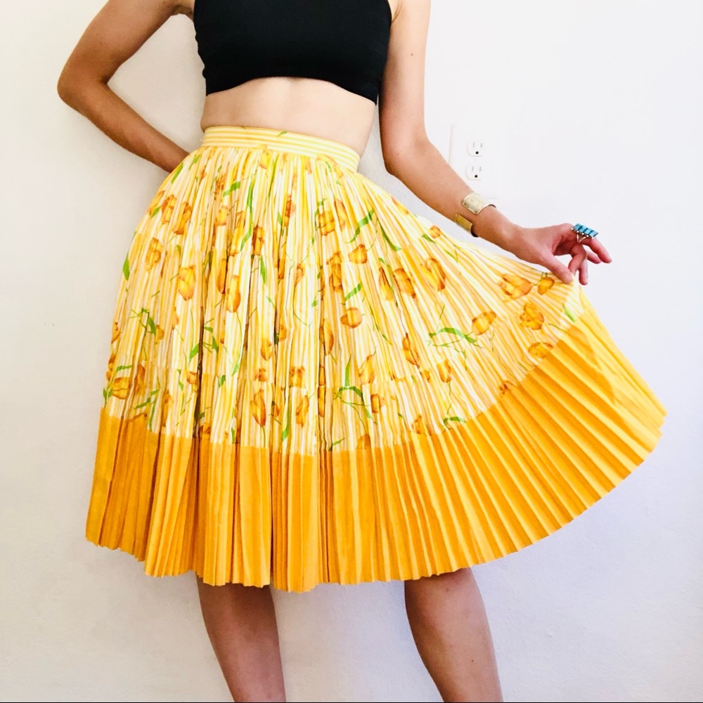 🔥SOLD🔥50s VTG Cotton Yellow Floral Pleated Dirndl Cottagecore High Waisted